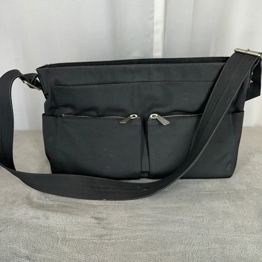 GAP Black‎ Messenger Shoulder Bag Adjustable Strap Flap Nylon Lined